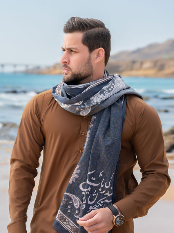 Sankt-Peterburgda kaltaklash uchun pastki qismni qidirmoqda Yosh qiz Abigayl Jonson jinsiy aloqada boladi